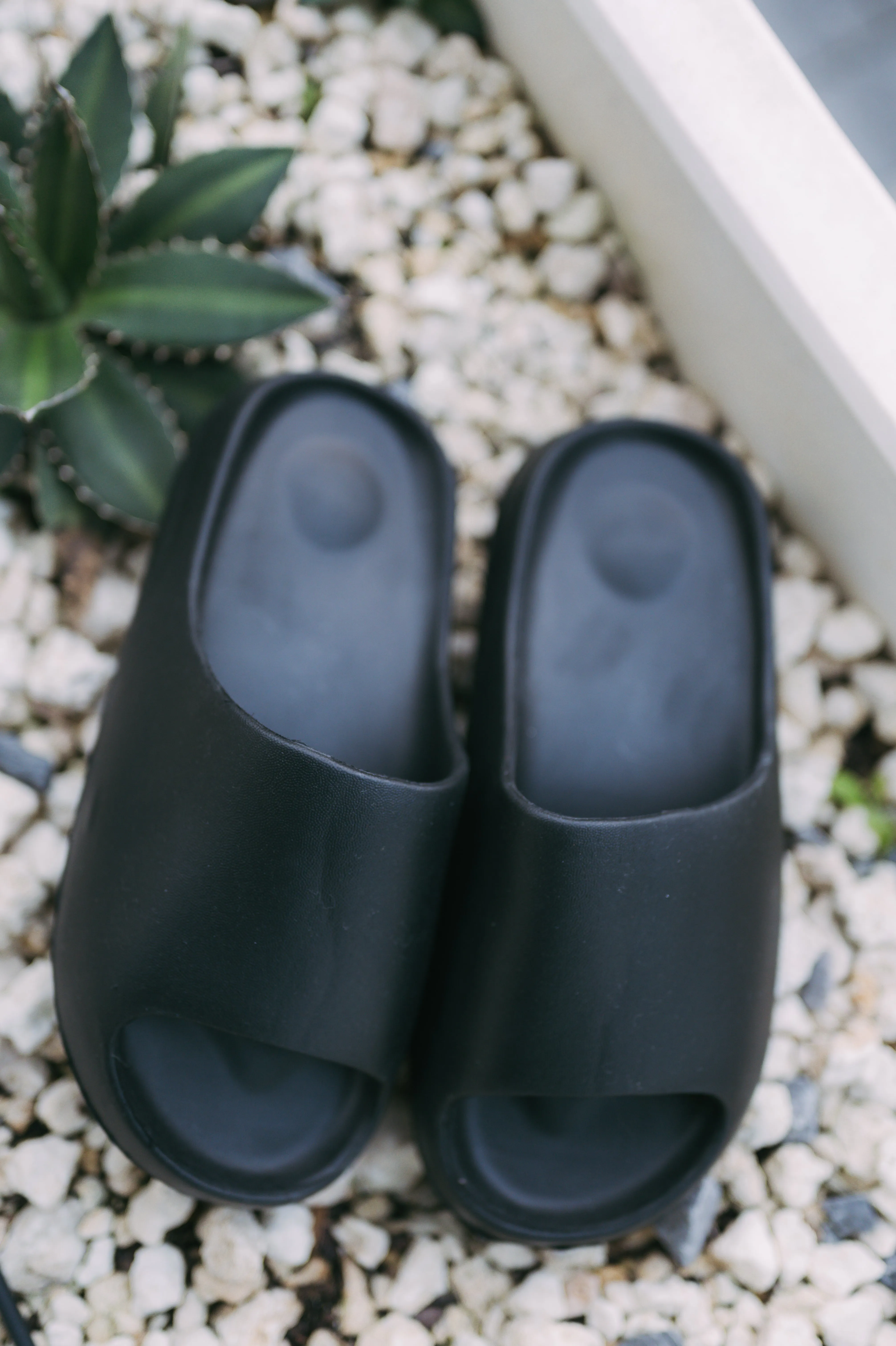 Amozae-Comfort Slides-Black