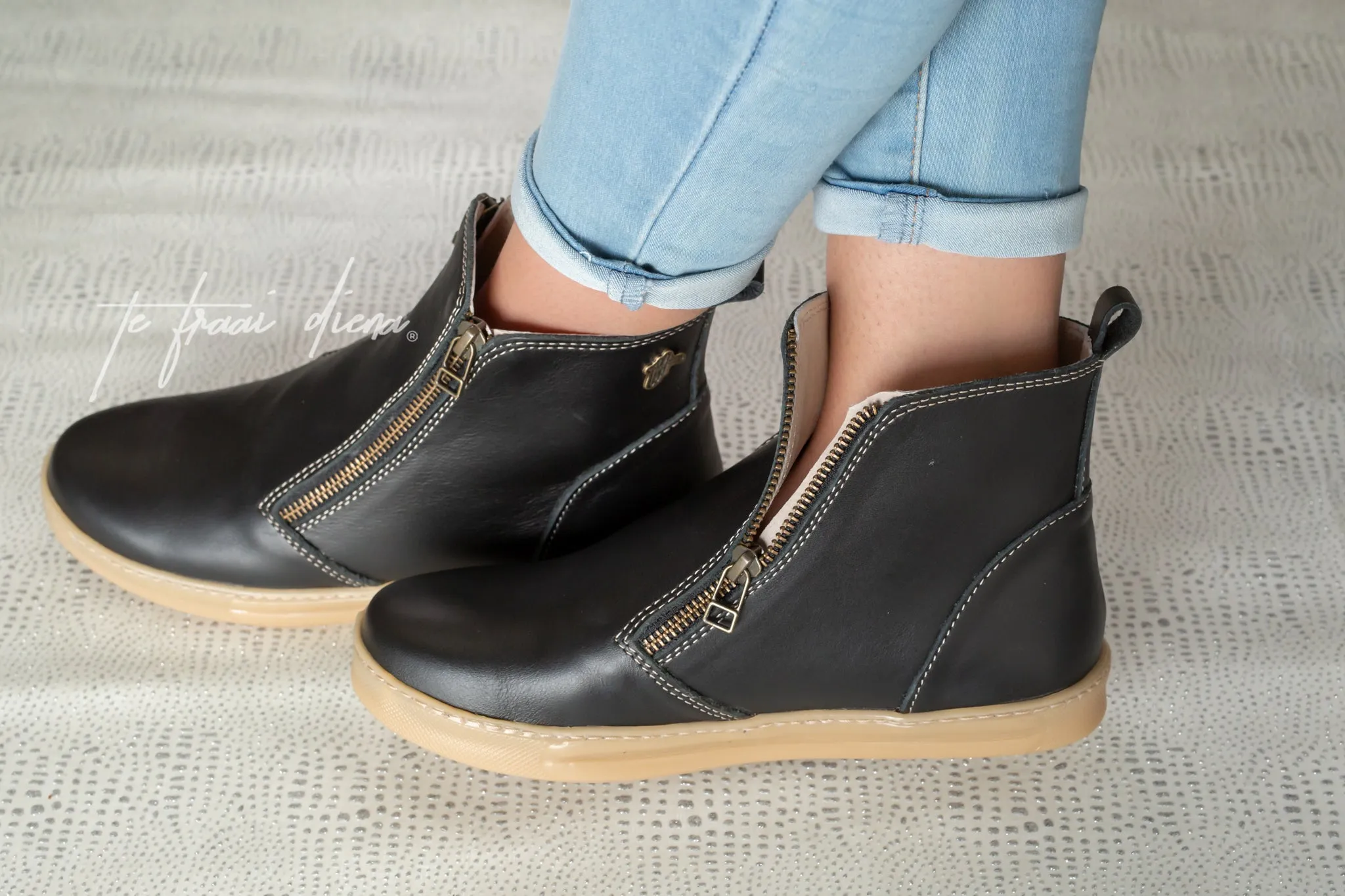 Liezl - Black