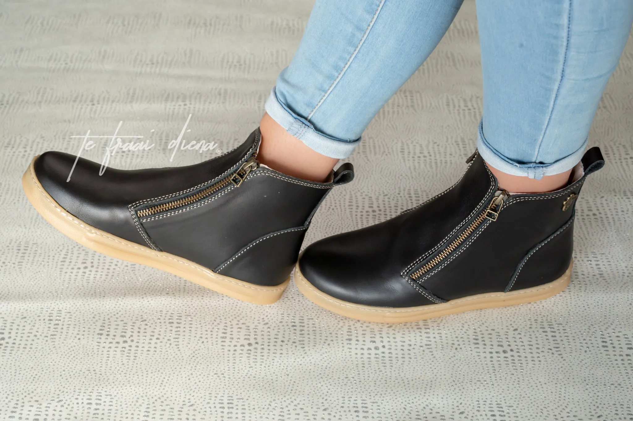 Liezl - Black
