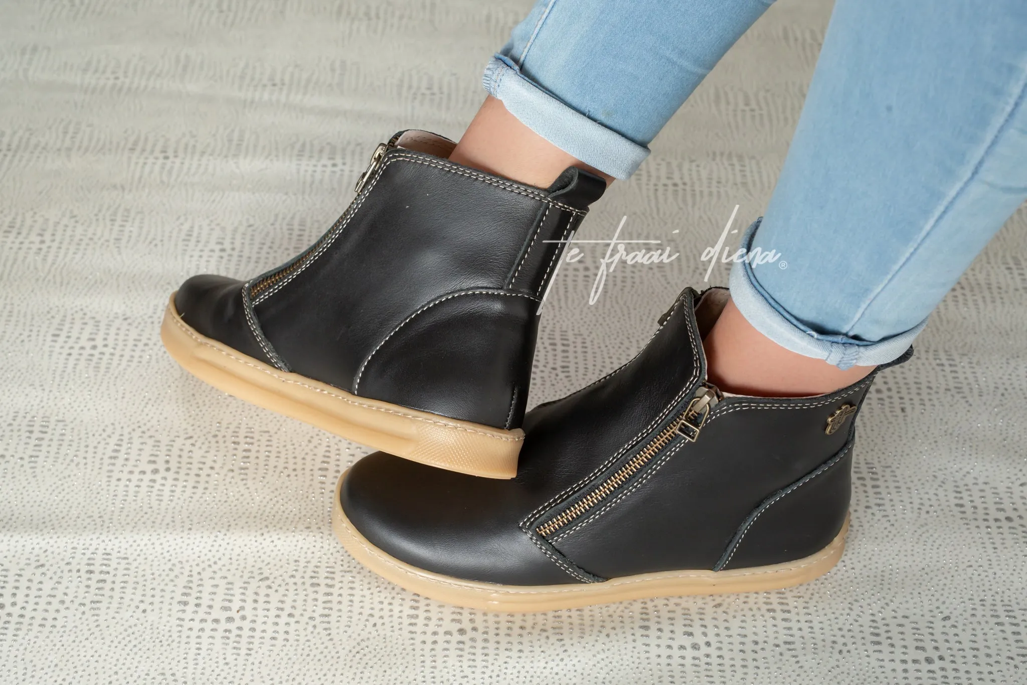 Liezl - Black