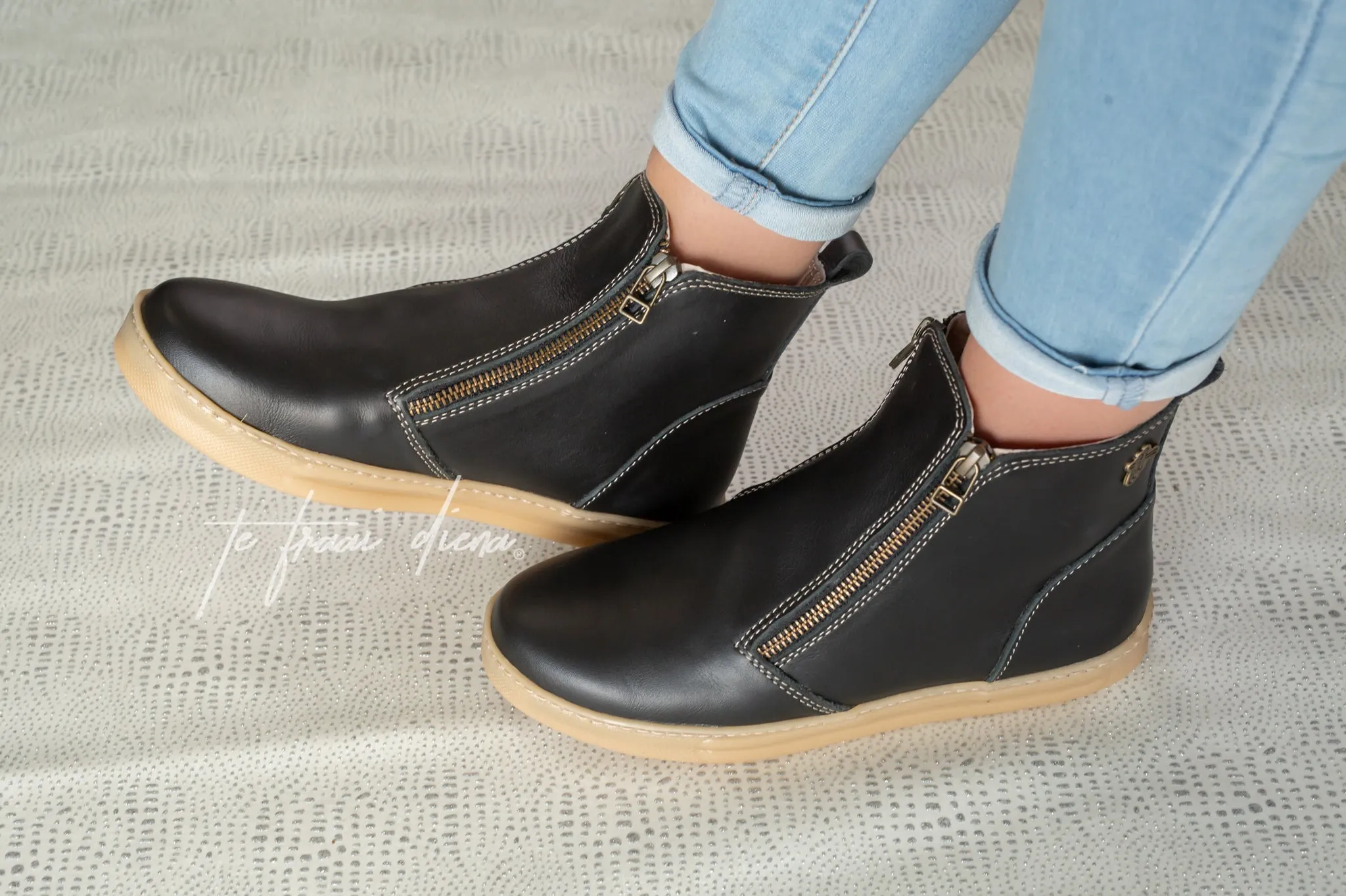 Liezl - Black
