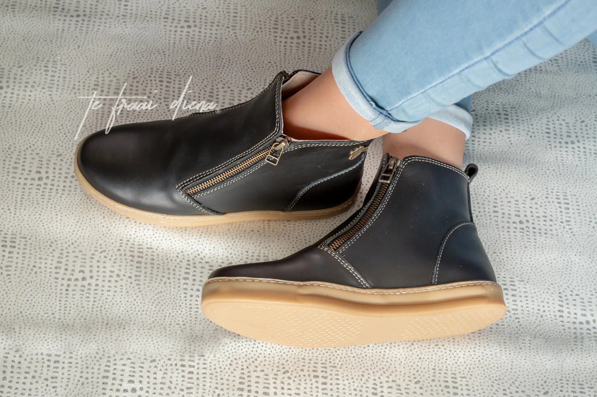 Liezl - Black