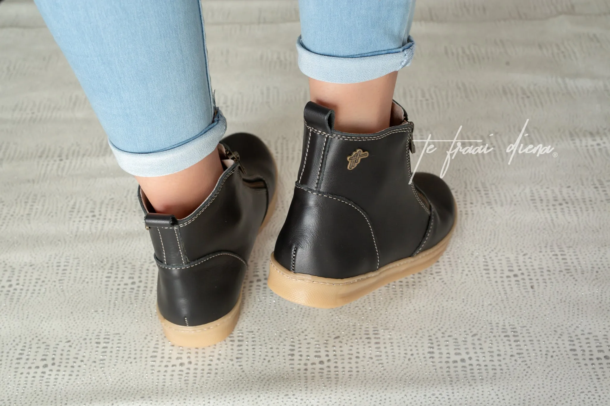 Liezl - Black