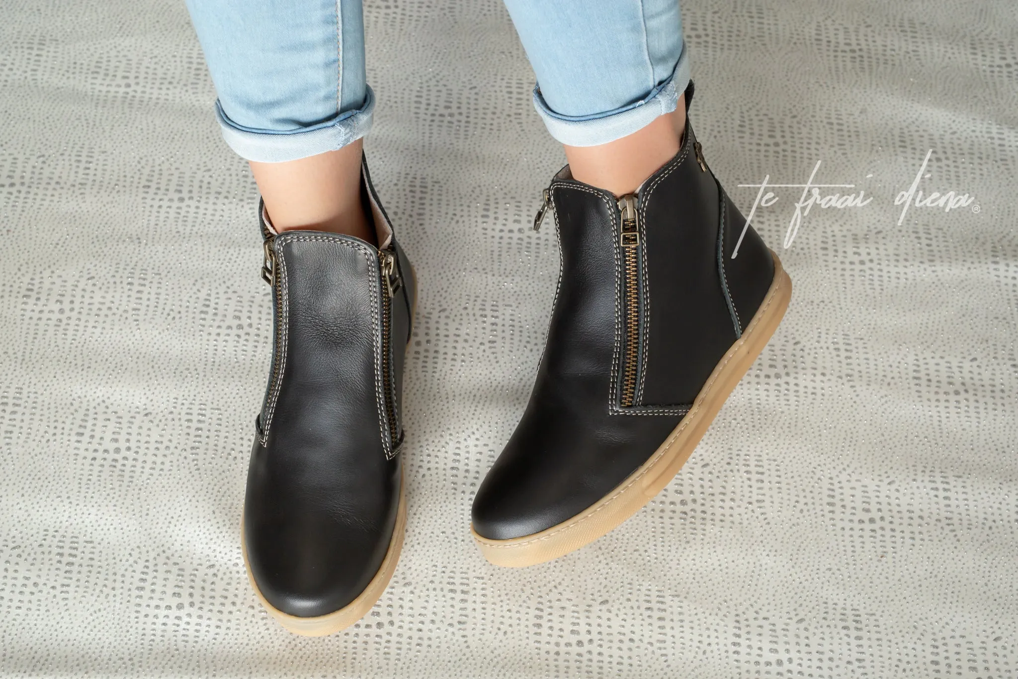 Liezl - Black